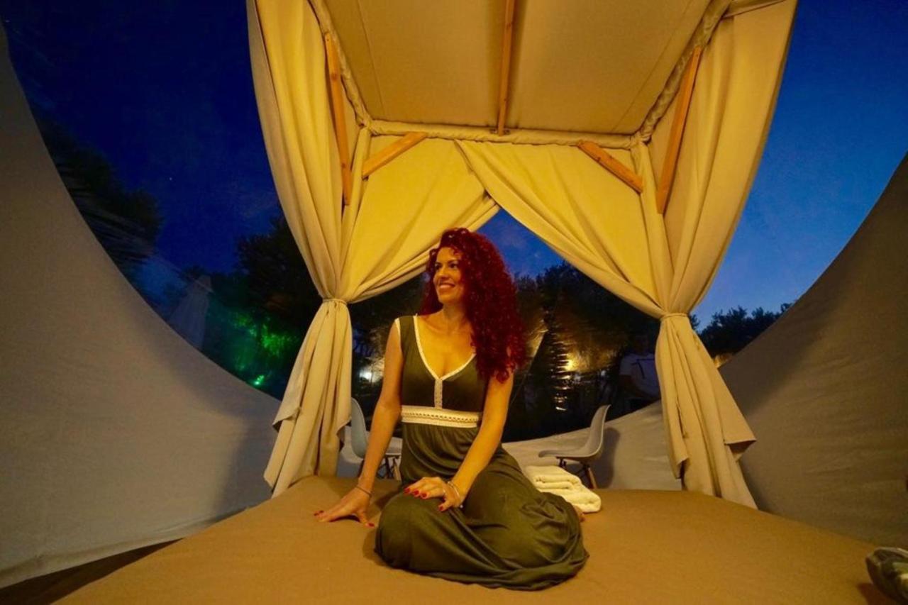 ホテル Bubble Tent ネア・ムダニア エクステリア 写真